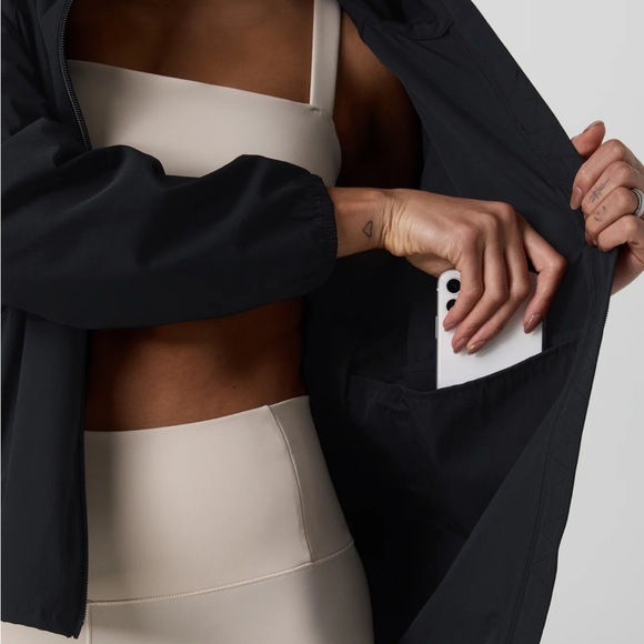 Vuori Outdoor Trainer Shell Black hooded womens lightweight pockets vw501 Sz M - Picture 3 of 16